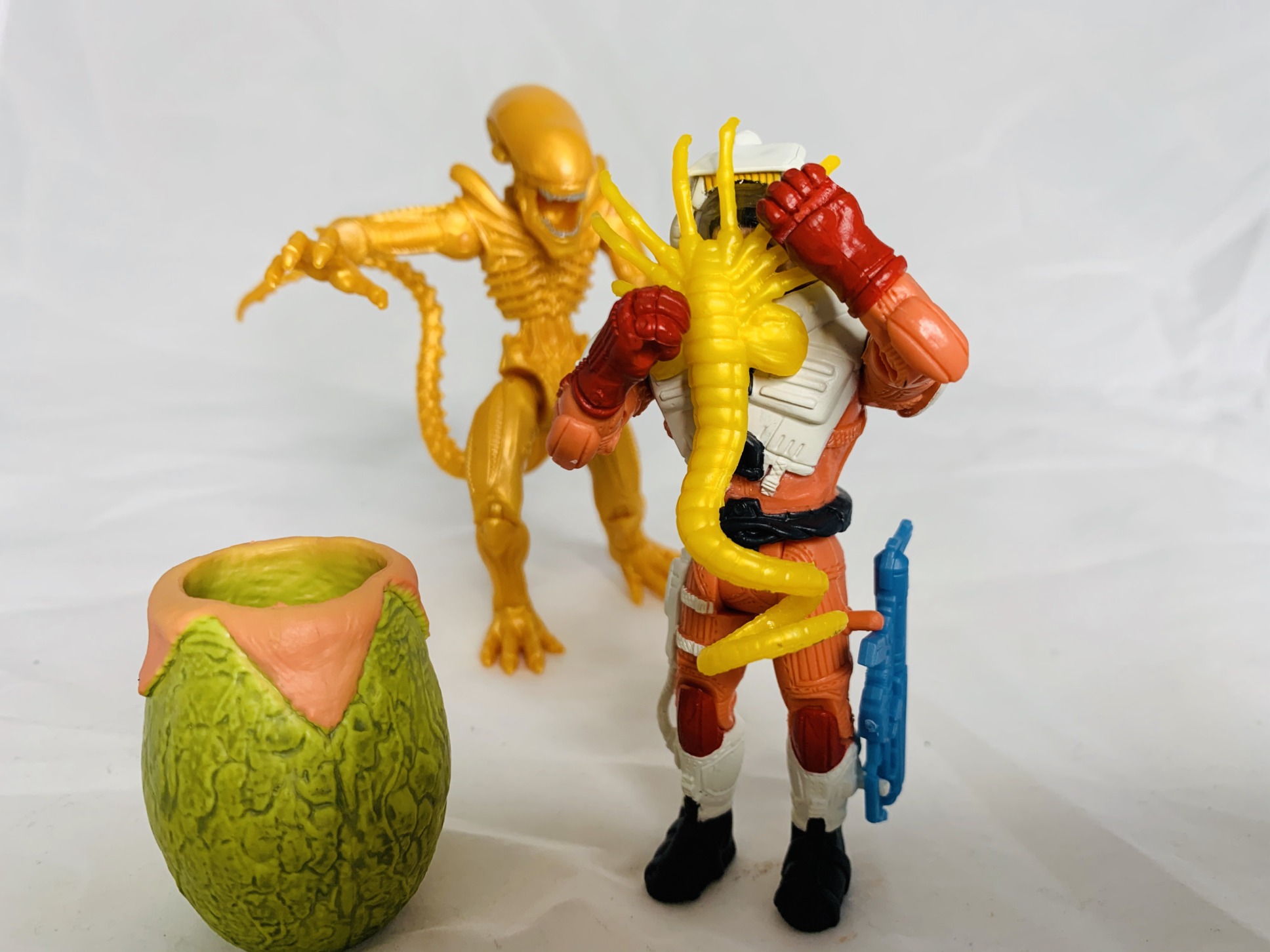 Aliens Scale to 7 Inch Action Figure - Xenomorph eggs and facehuggers