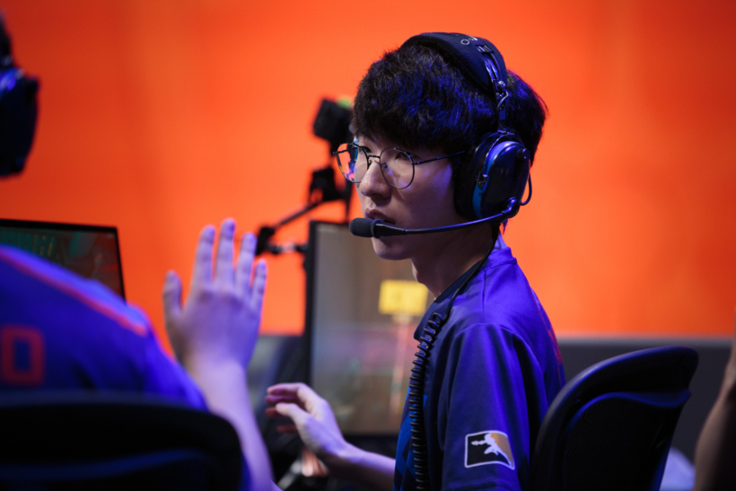 Behind the Roster with Overwatch League player Janus