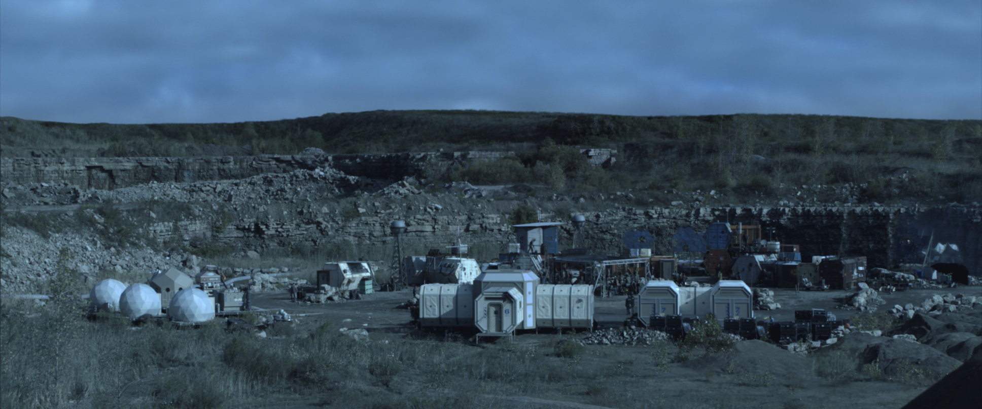 Image from the TV shows showing the Belter settlement on Ilus