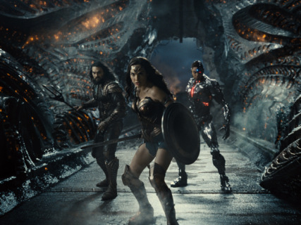 Aquaman, Wonder Woman and Cyborg readying for battle. (Left to right) Jason Mamoa as Aquaman, Gal Gadot as Wonder Woman, Ray Fisher as Cyborg.