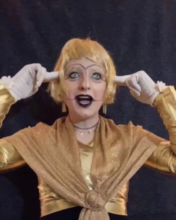 Mads as C3PO from Star Wars filming a TikTok. This was discussed during cosplay connection