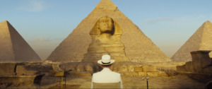 Poirot gazes upon a pyramid in Egypt