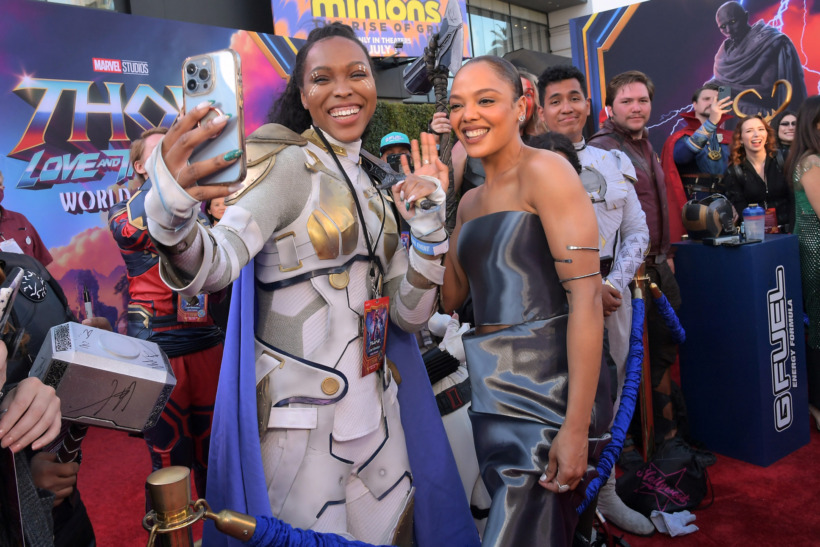 The Cast of “Thor: Love and Thunder” with Cosplayers at World Premiere