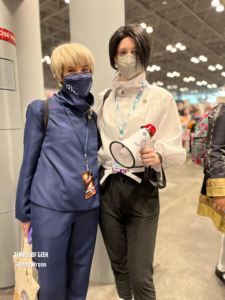 Toge Inumaki and Yuta Okkotsu cosplayers from the anime Jujutsu Kaisen. AnimeNYC cosplay