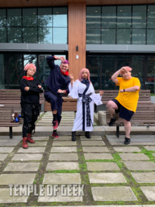 Yuji Itadori and Sukuna cosplayers at the Jujutsu Kaisen meetup on day 3 of Anime LA