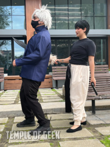 Toji Fushiguro and Satoru Gojo cosplayers at the Jujutsu Kaisen on day 3 meetup at Anime LA