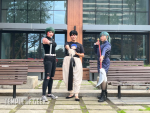 Maki Zenin and Toji Fushiguro cosplayers at the Jujutsu Kaisen cosplay meetup on day 3 of Anime LA