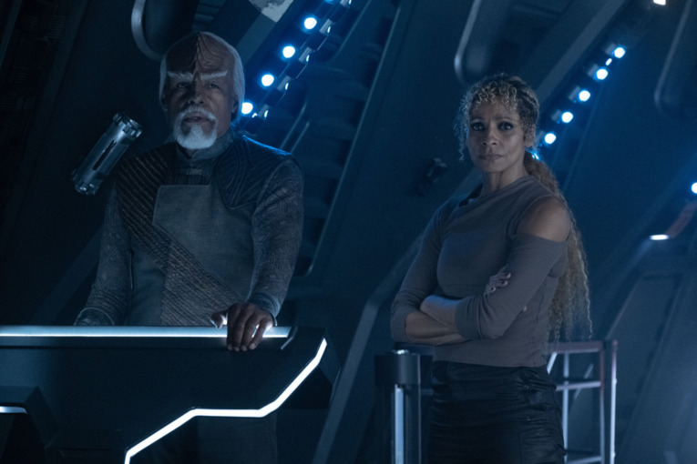 Michael Dorn as Worf and Michelle Hurd as Raffi Musiker standing side by side in the episode "Imposters" in Star Trek: Picard