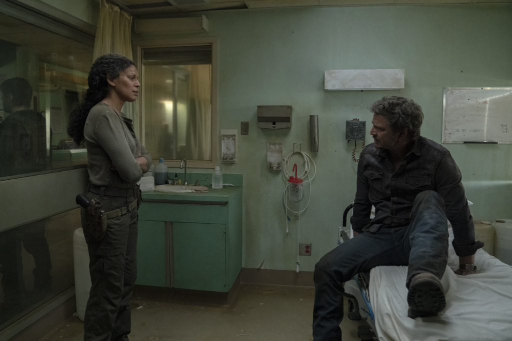 Marlene (Merle Dandridge) faces Joel (Pedro Pascal) in a hospital room