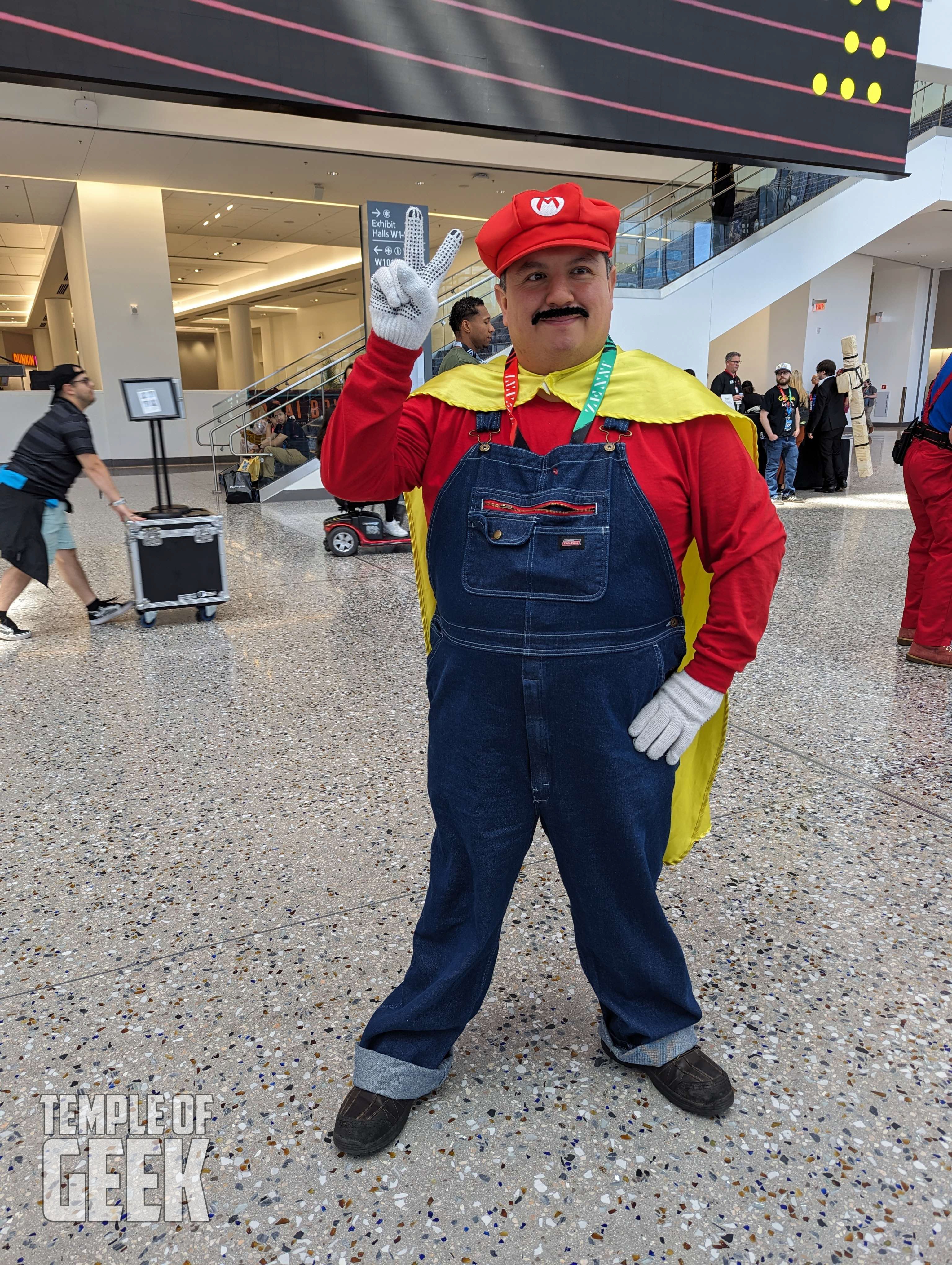 Cosplayer dressing up at LVL UP EXPO inside the convention center