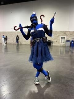 tardis and deadpool - doctor who cosplay at wondercon