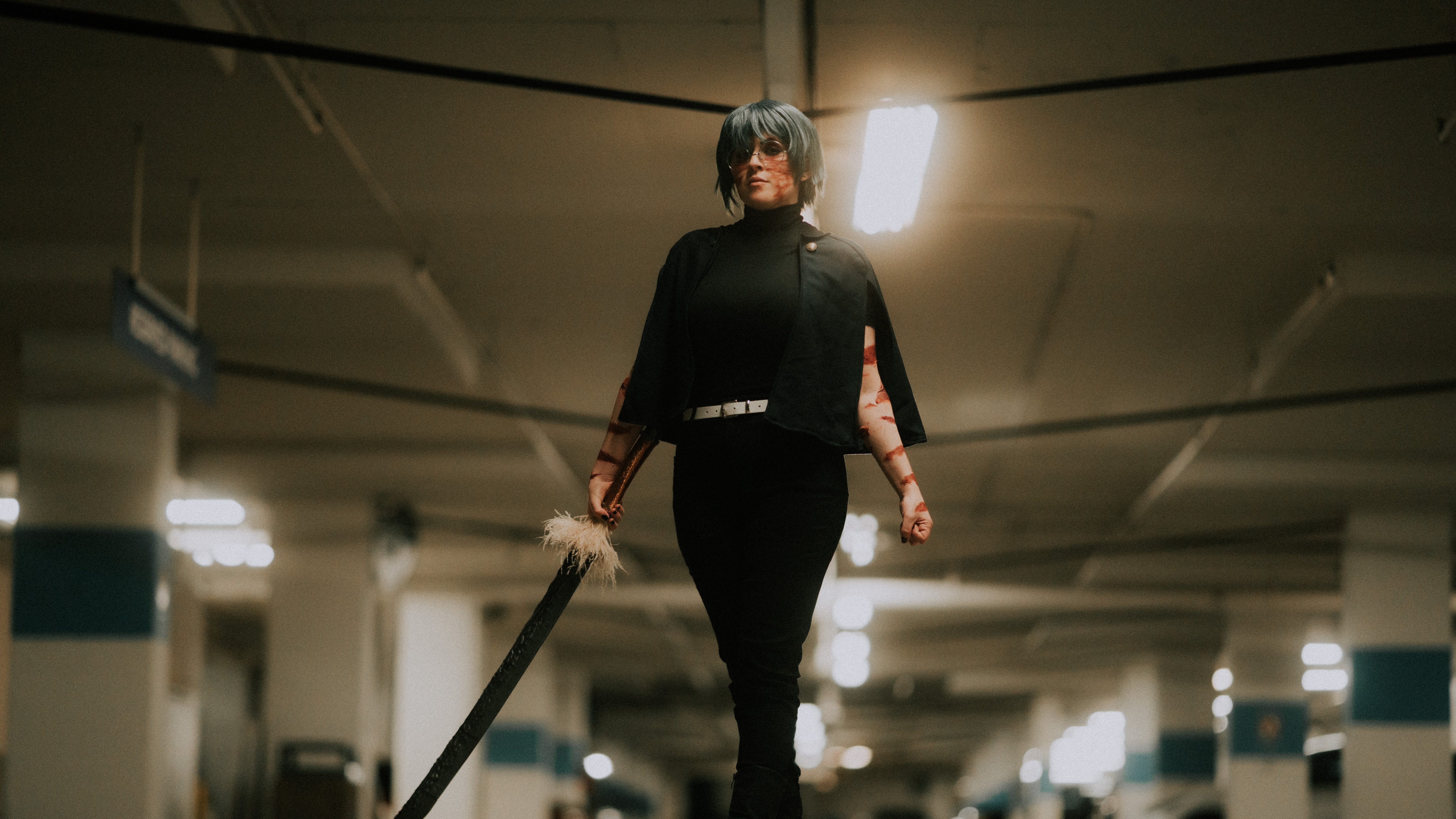 Cosplayer dressed as Maki Zenin from Jujutsu Kaisen in a parking garage with dim lighting